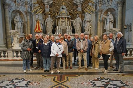 Beelden van Apollo's weekendreis naar Oudenbosch