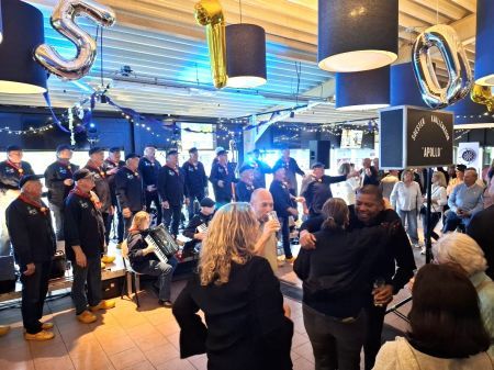 Knollenkoor luistert receptie van SO-Soest op