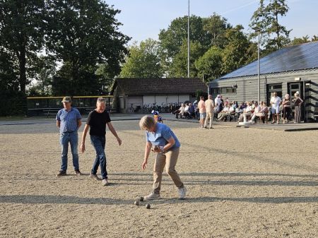 Apollo maakt kennis met Jeu de boules