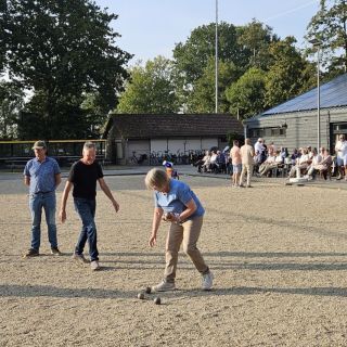 Apollo maakt kennis met Jeu de boules