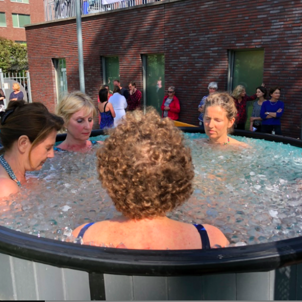 5 minuten in een ijsbad voor Cool4ALS