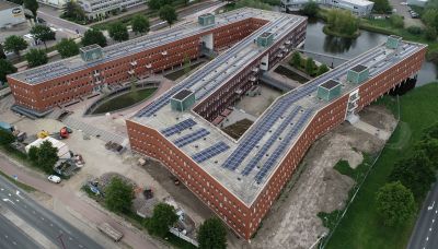 Prestigieus Meander project Nieuwegein, 1530 panelen met APsystems micro omvormers en Shared ECU Monitoring, opgeleverd door NewSolar. Totaal 428,4 kWp
