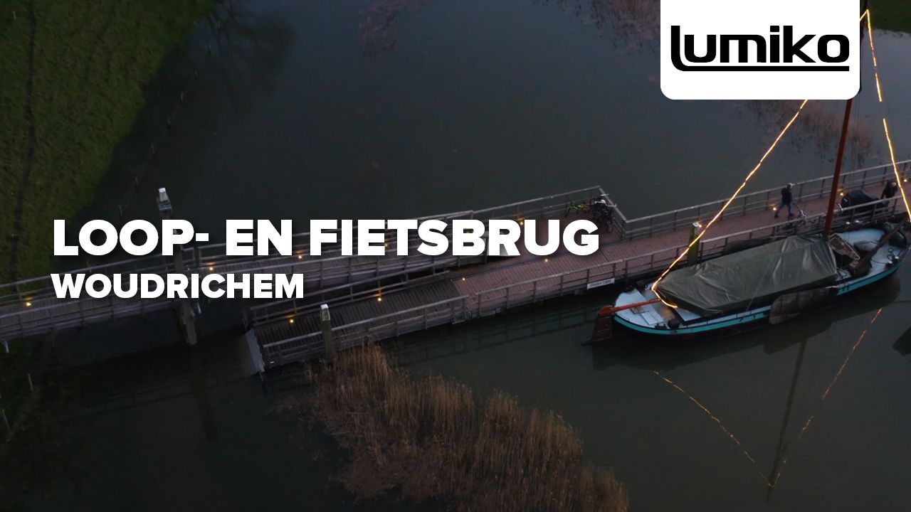 Loop- en fietsbrug in Woudrichem voorzien van sfeervolle oriëntatie verlichting