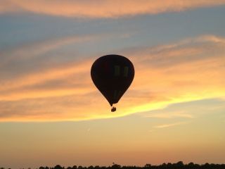 Waarom varen luchtballonnen vooral 's avonds?