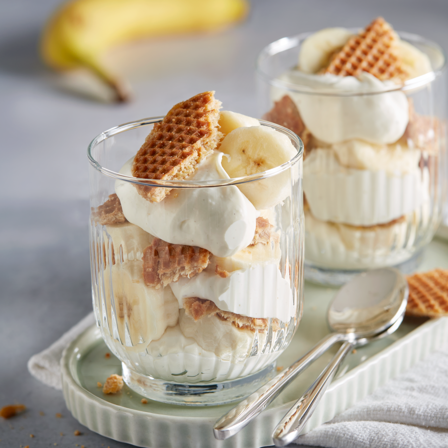 Toetje met banaan,  roomkaas en stroopwafel