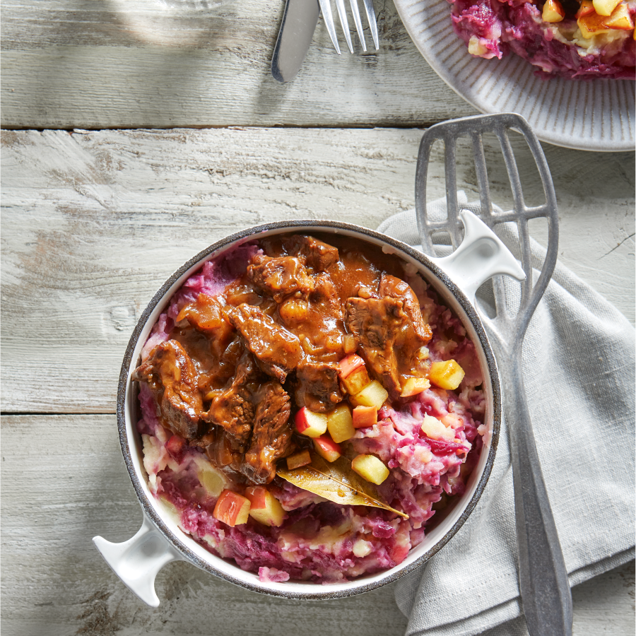 Rodekoolstamppot met hachee
