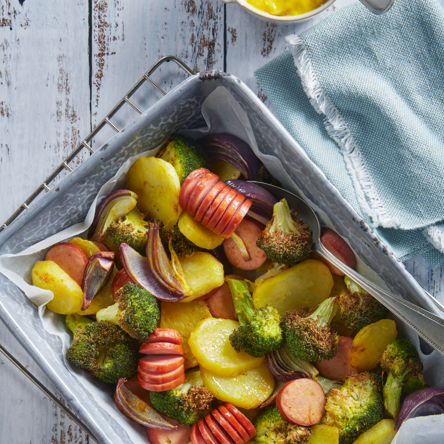 Traybake met rookworst en broccoli