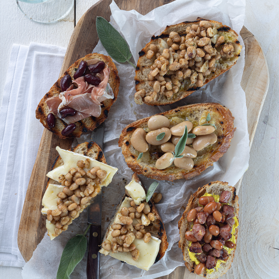 4 x Bruschetta met peulvruchten