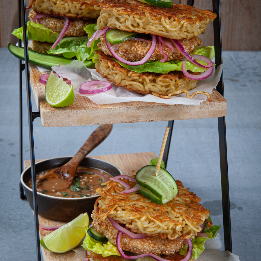Kip noodle burgers