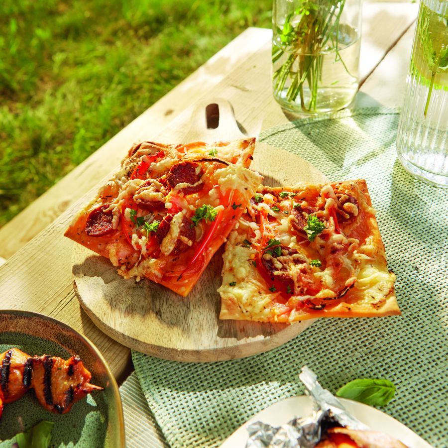BBQ flammkuchen met chorizo en paprika