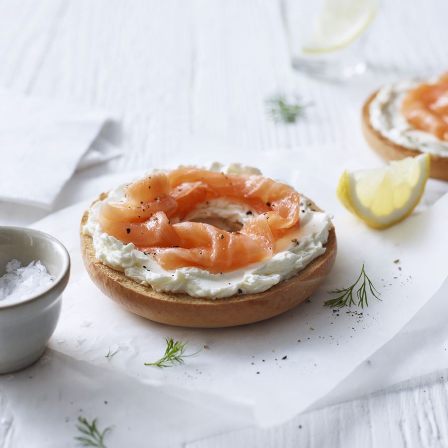 Bagel met gerookte zalm en Philadelphia