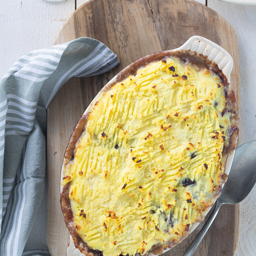 Bonenschotel met kidneybonen, gehakt en puree