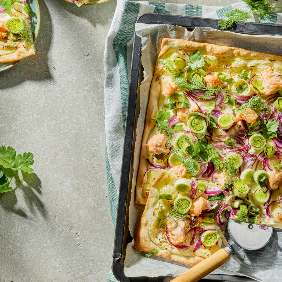 Flammkuchen met prei en zalmfilet