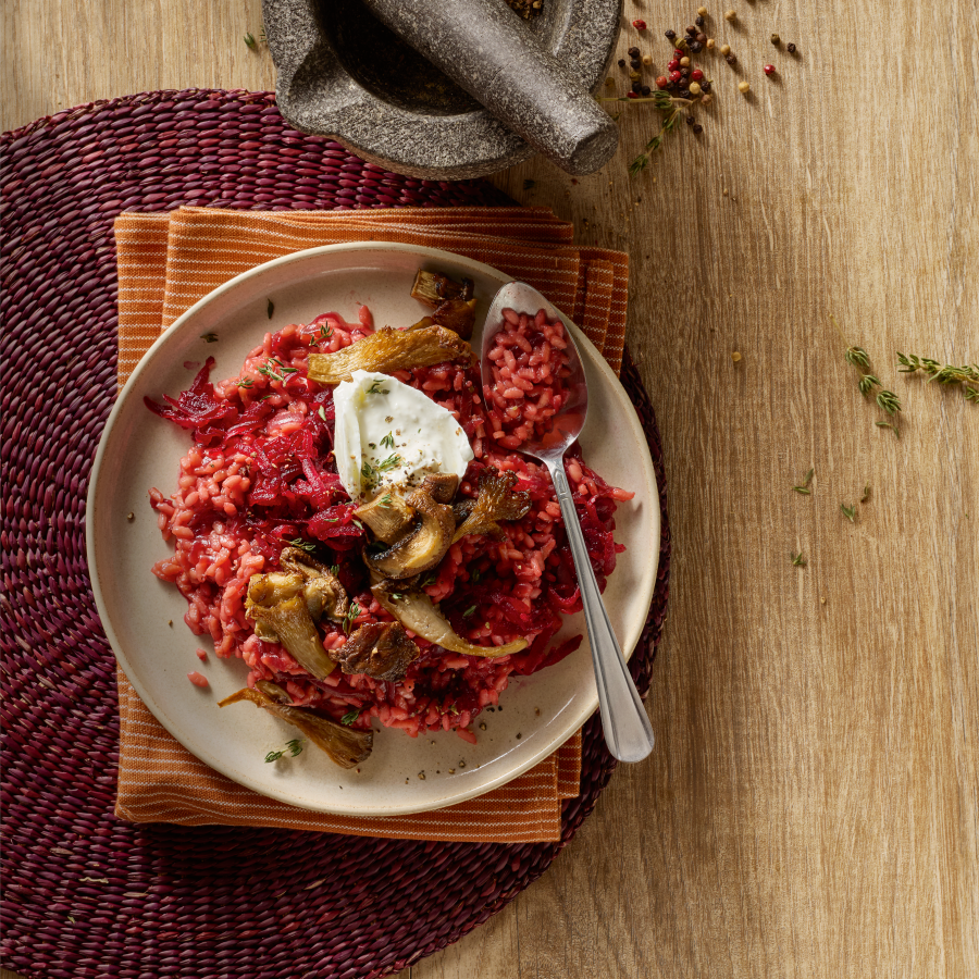 Rode-bietenrisotto met geroosterde paddenstoelen