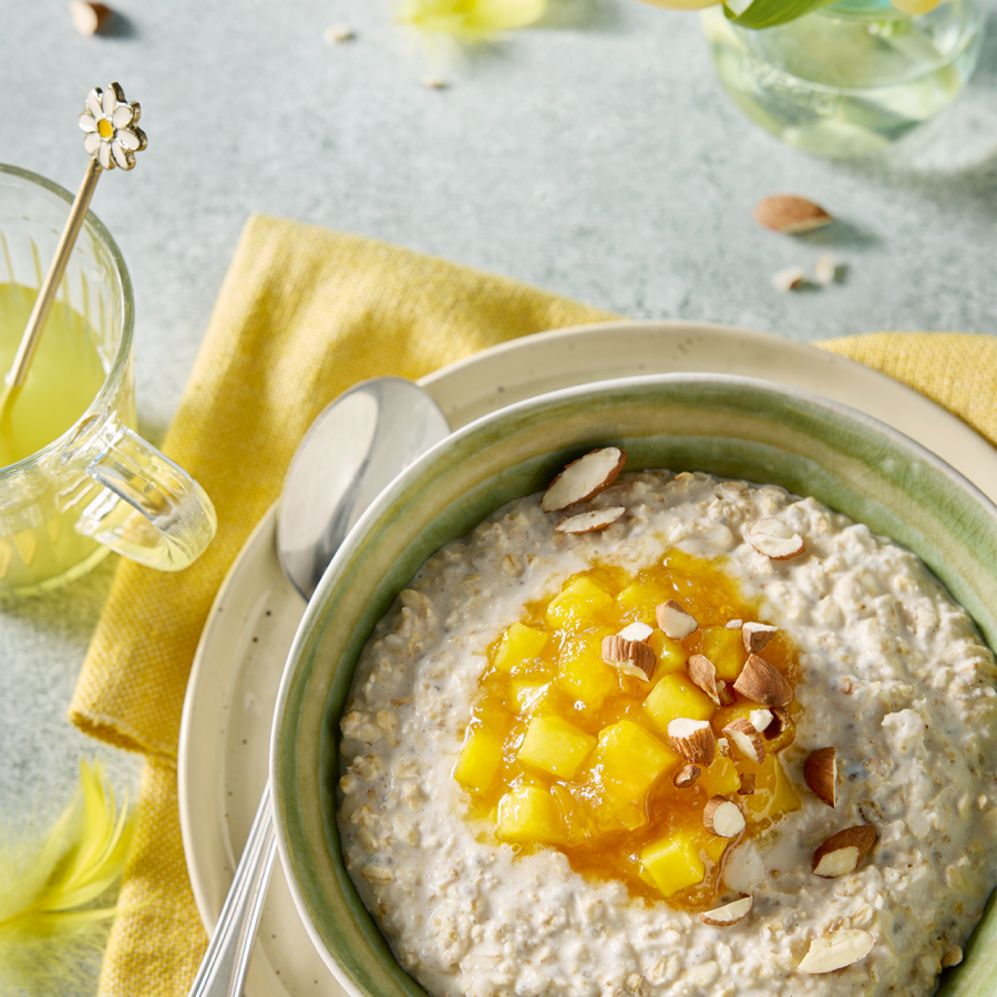 Mango-chia overnight oats 