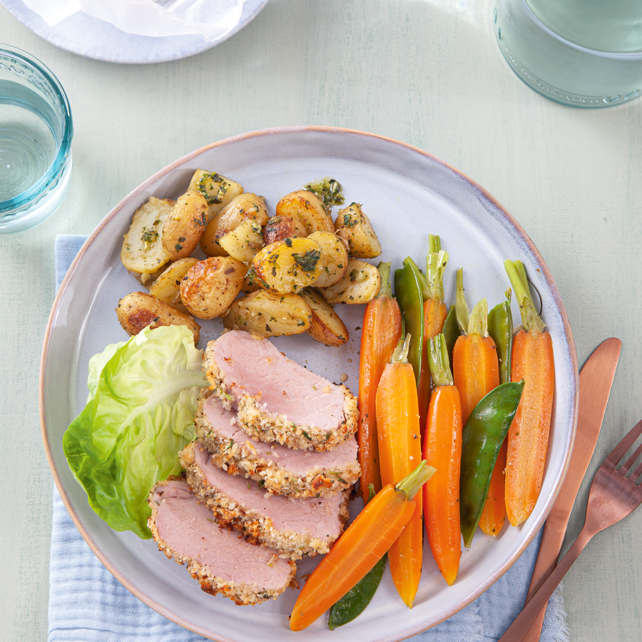 Varkenshaasje met parmezaankorst, worteltjes en krieltjes