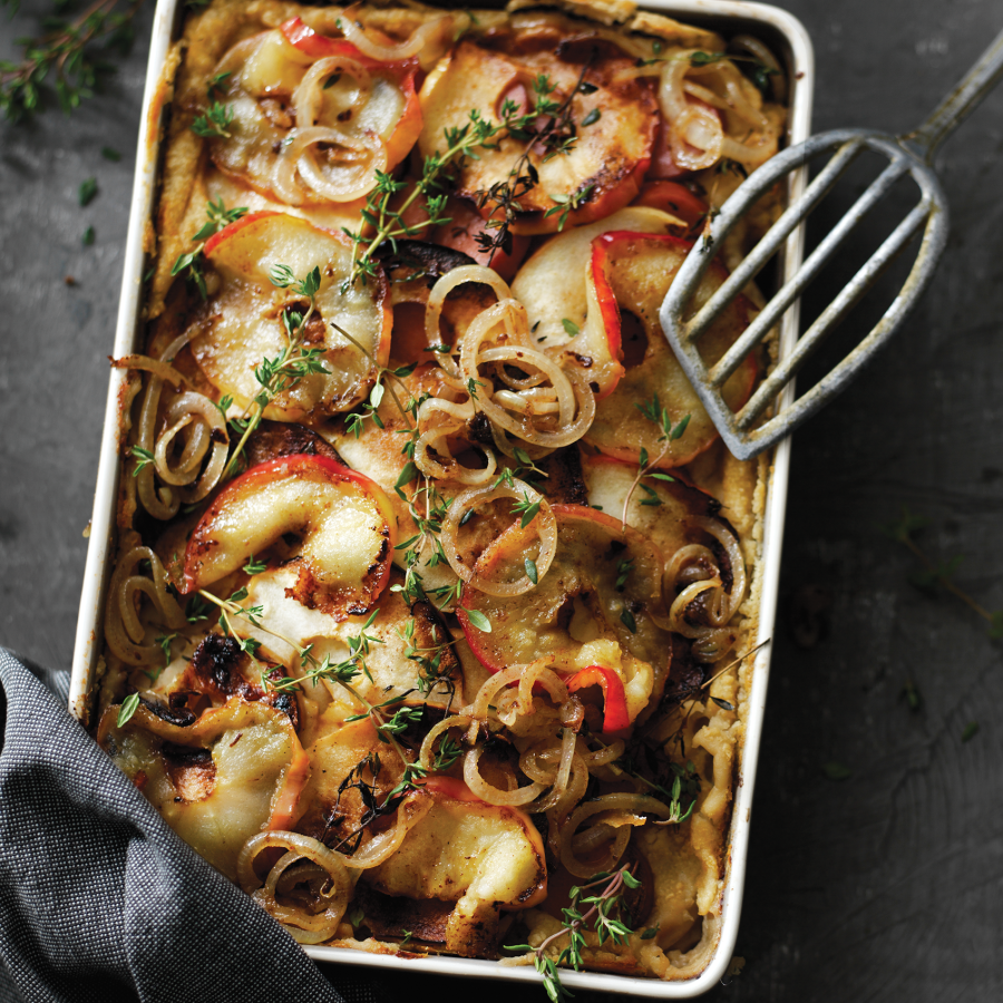 Zuurkool met appel, bonen en worst