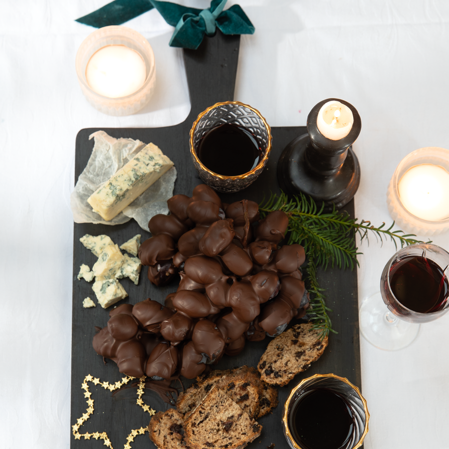 Chocolade druiven met blauwe kaas en een glaasje port