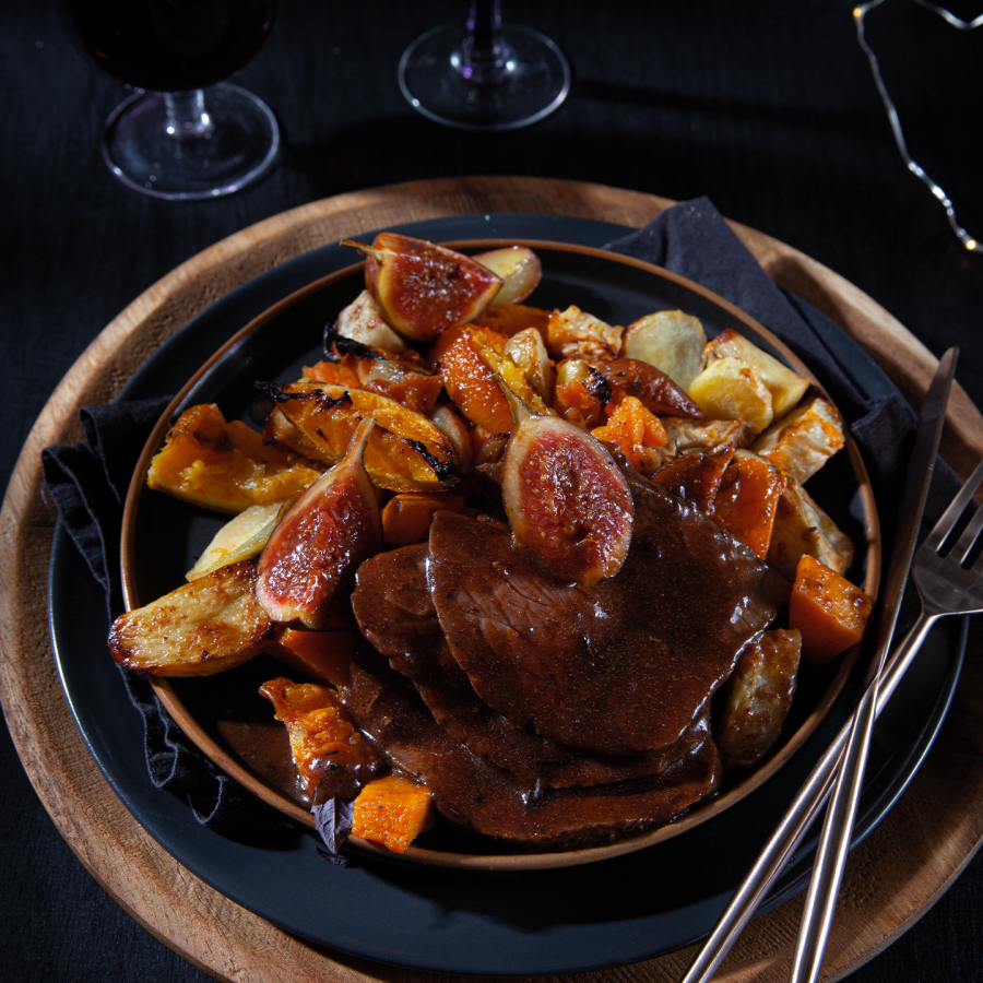 Rosbief met geroosterde groenten, vijgen en rode wijnsaus