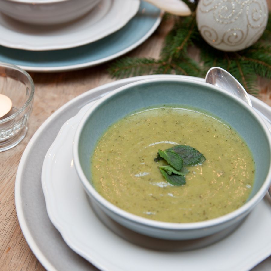 Courgette- en broccolisoep