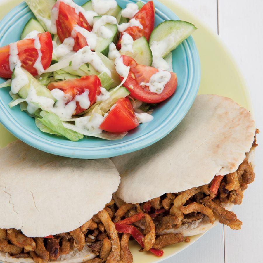 Broodje shoarma met salade