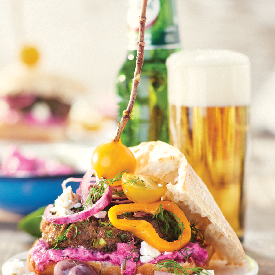 Griekse hamburger met bieten tzatziki 
