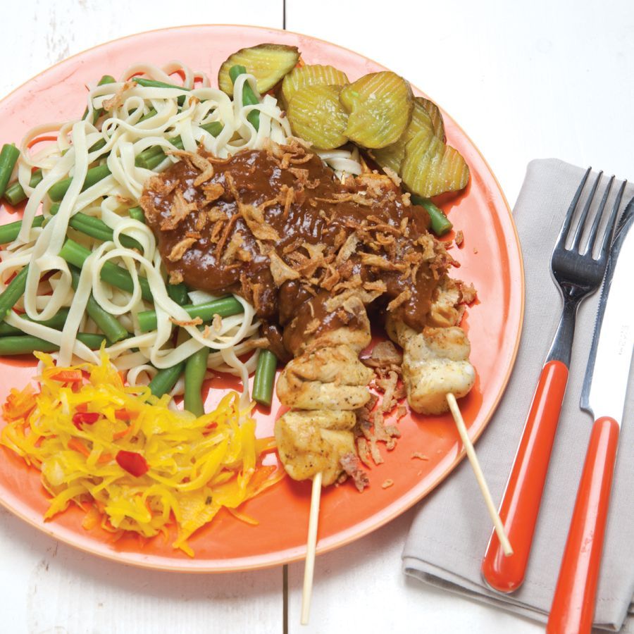 Bami goreng met kipsaté