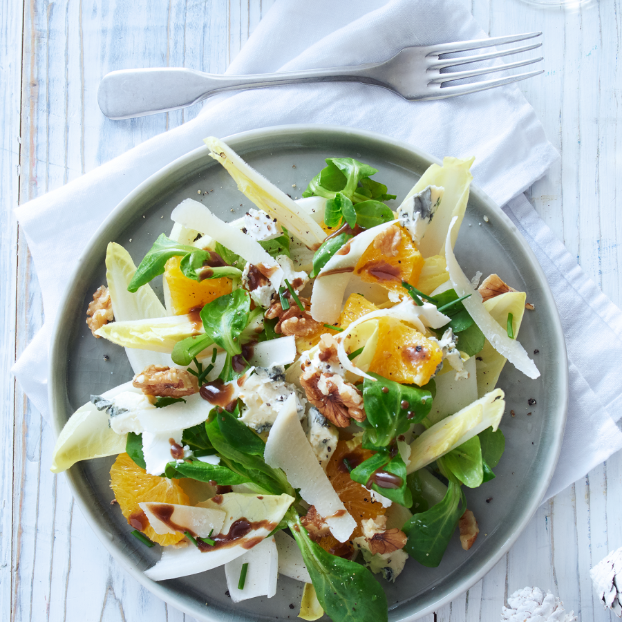 Witlofsalade met sinaasappel en walnoot