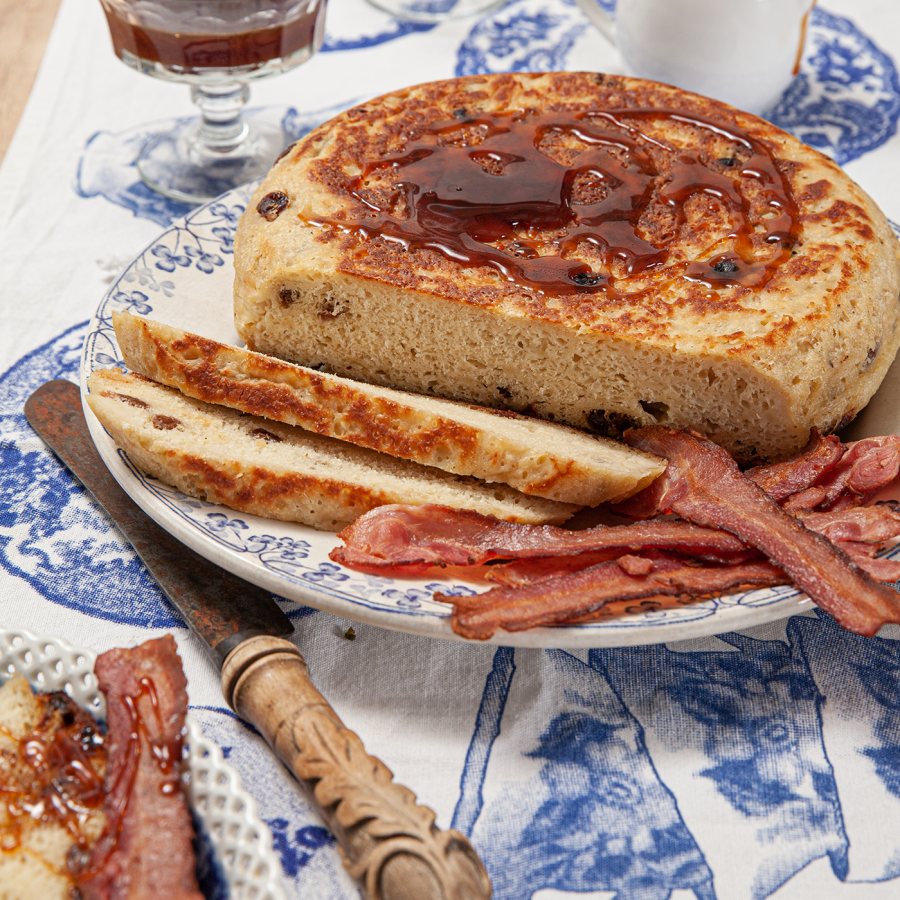 Poffert met gebakken spek en stroop