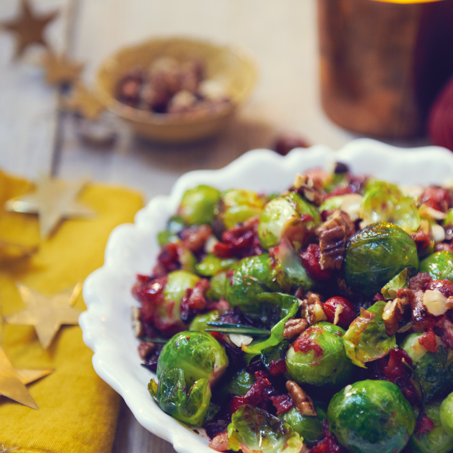 Spruitjes met spek, cranberry’s en walnoten