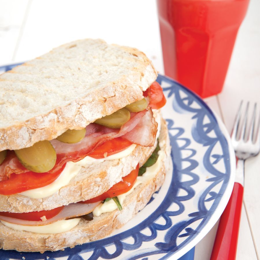 Sandwich bacon en kipfilet