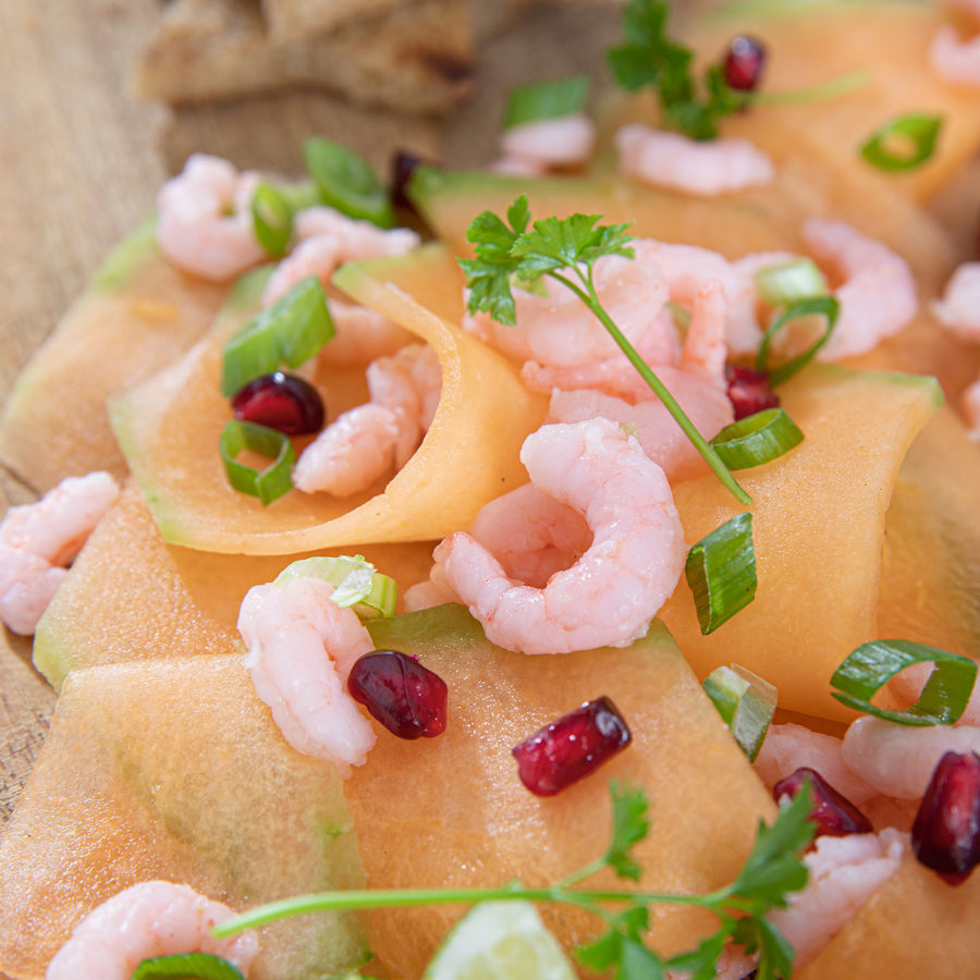 Carpaccio van meloen met garnaaltjes