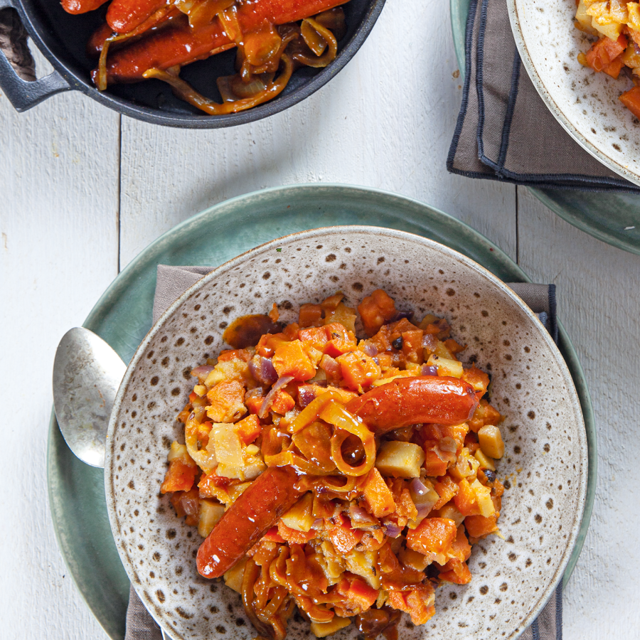 Roerbak hutspot met knolselderij, curry, appel en uien worst