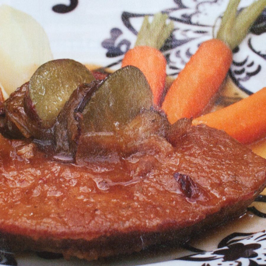 Gestoofde hamlapjes met pruimen