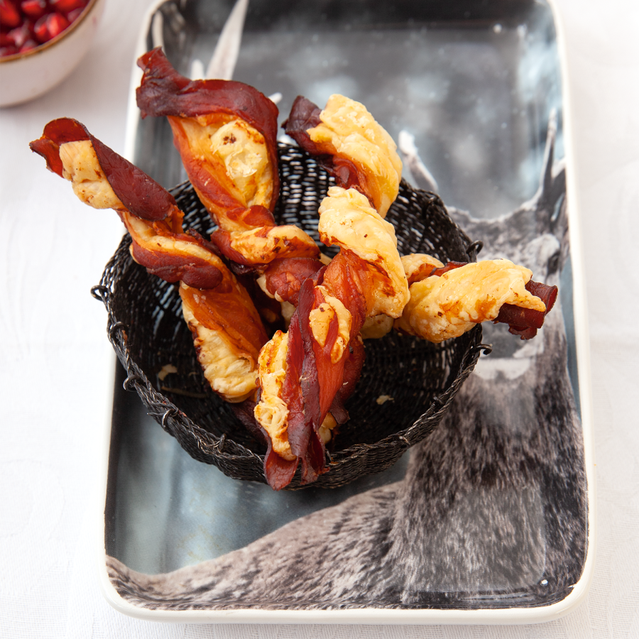 Bladerdeegstengels met serranoham