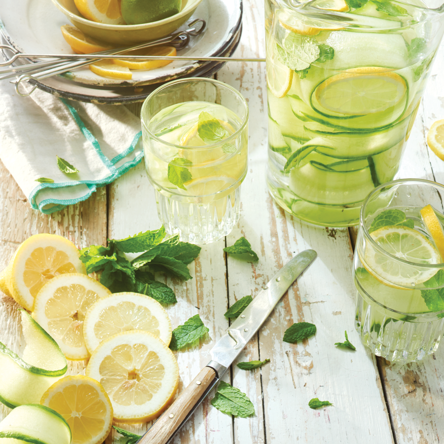 Smaakwater met komkommer, citroen, gember en munt 