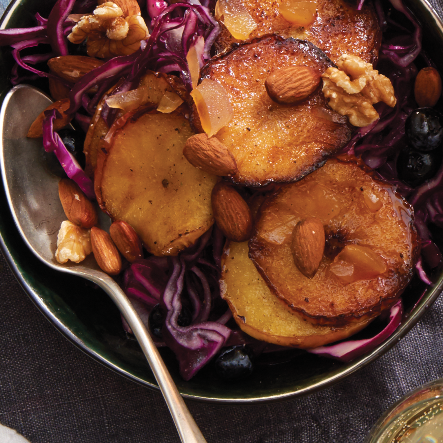 Rode kool met gebakken appeltjes en kaneel