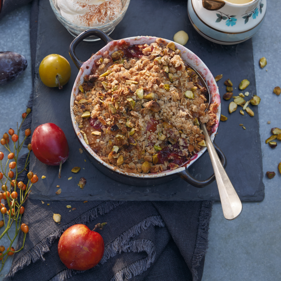 Pruimen crumble met havermout en kardemom