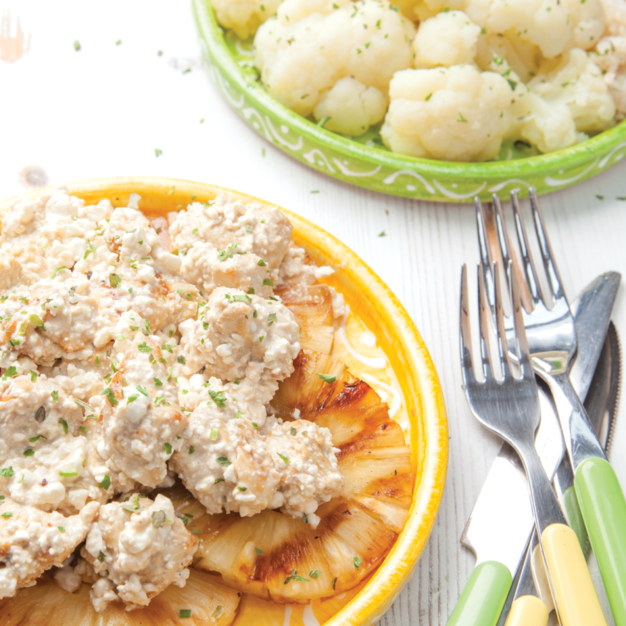 Gegrilde kipfilet met Hüttenkäse en ananas