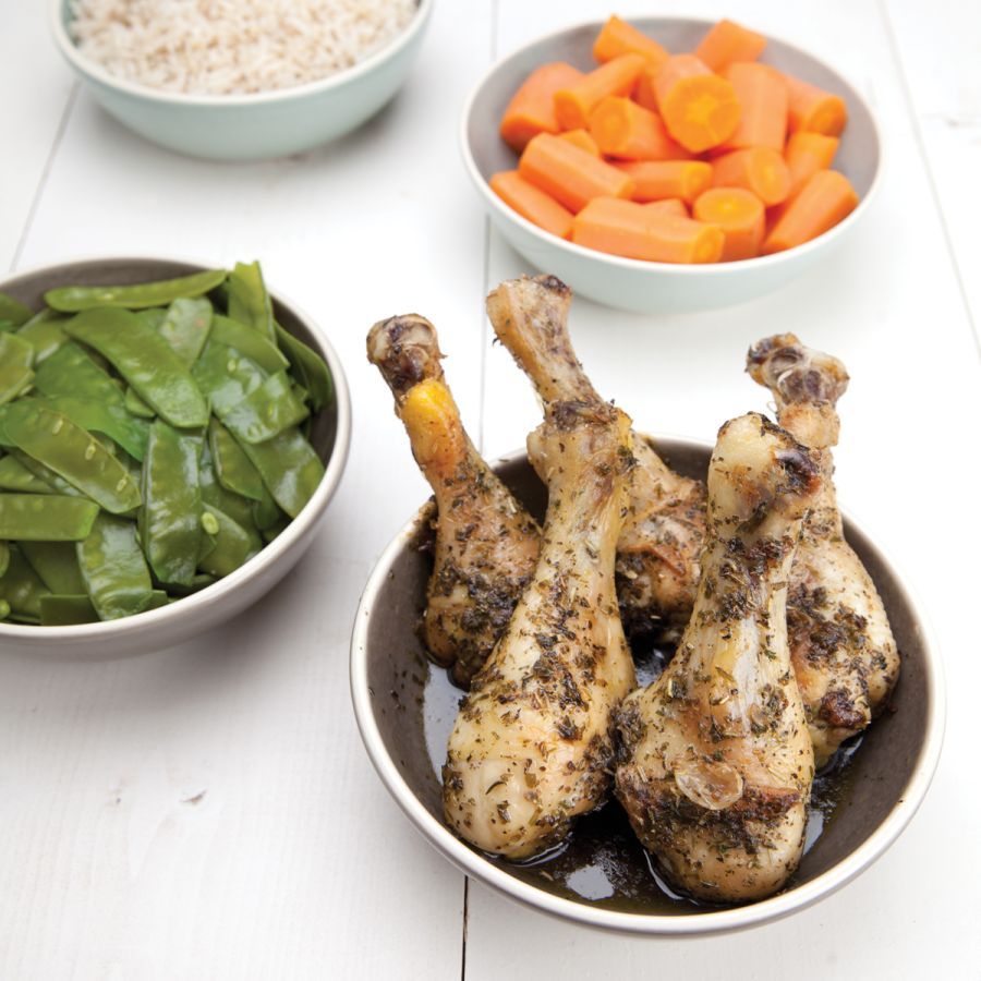 Kipdrumsticks met rijst en groenten
