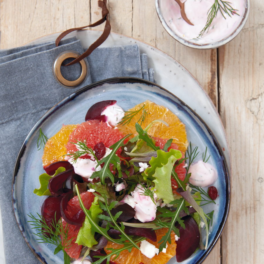 Salade met rode biet, sinaasappel, grapefruit en geitenkaas