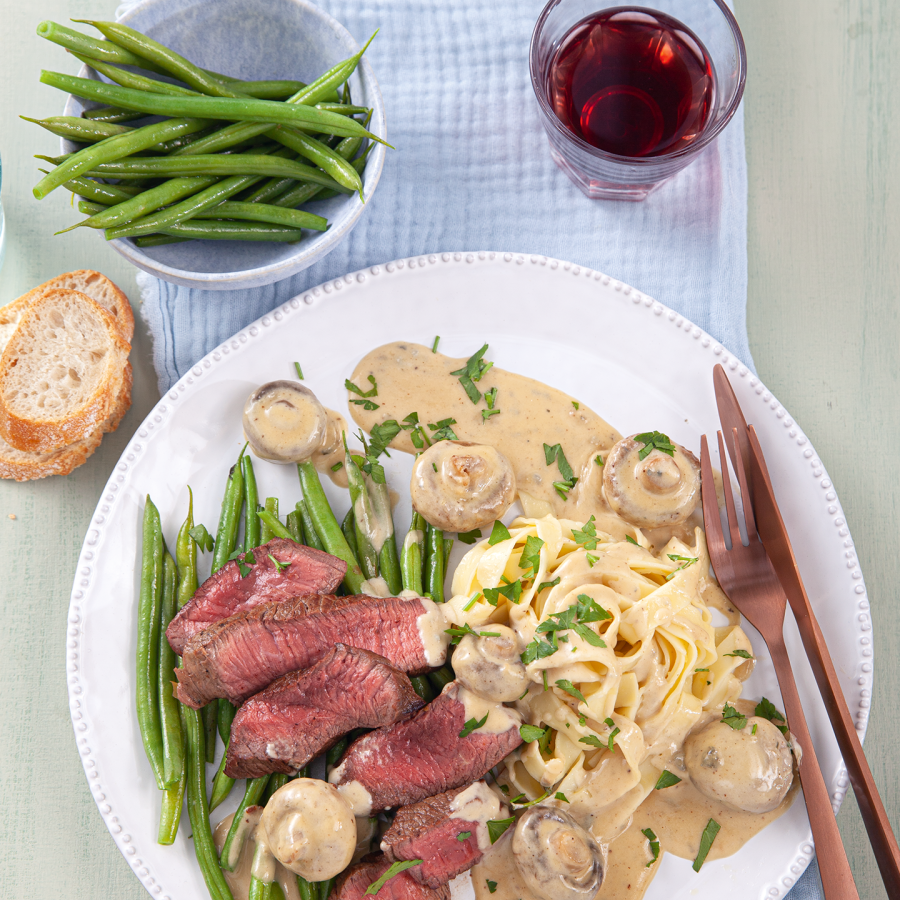 Bistro biefstuk met verse pasta en kaassaus