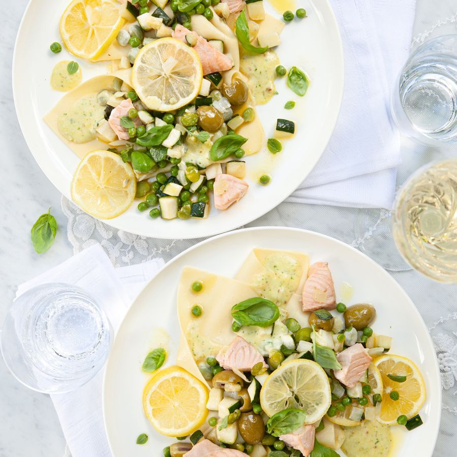 Open lasagne met courgette, tuinboontjes, erwtjes en zalm