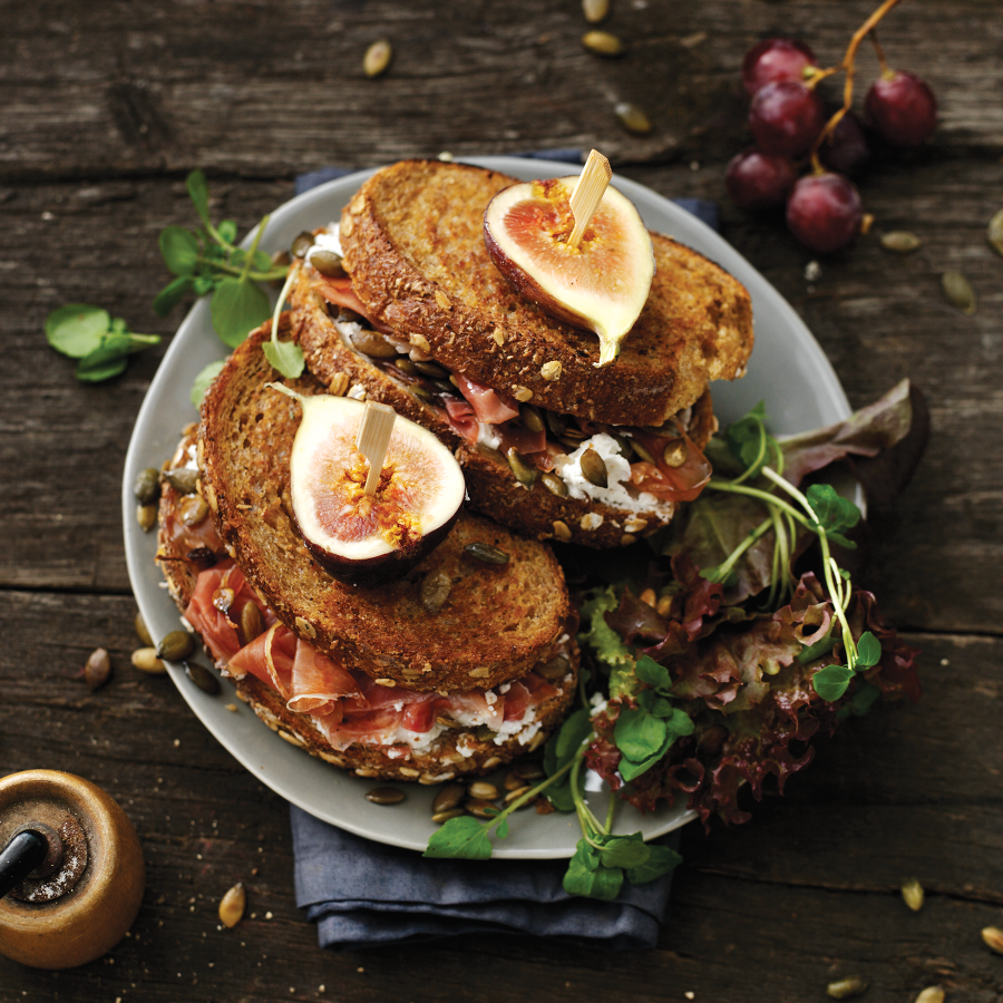 Tosti  met rauwe ham en geitenkaas