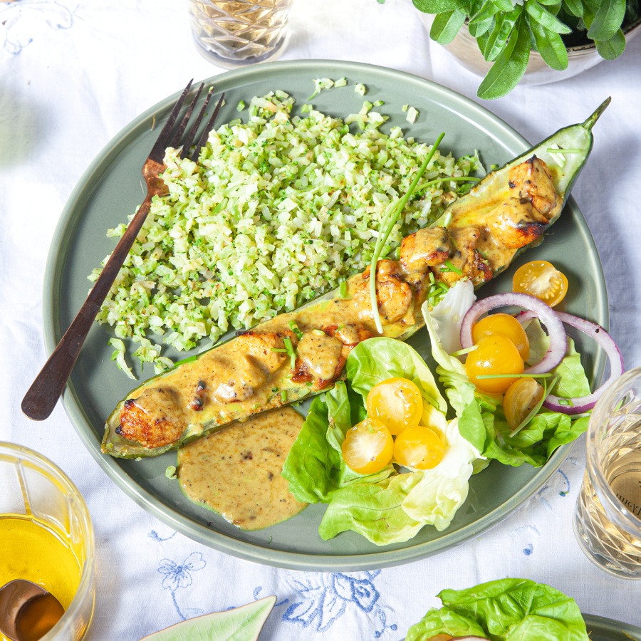 Gevulde komkommer met kip en kerrie