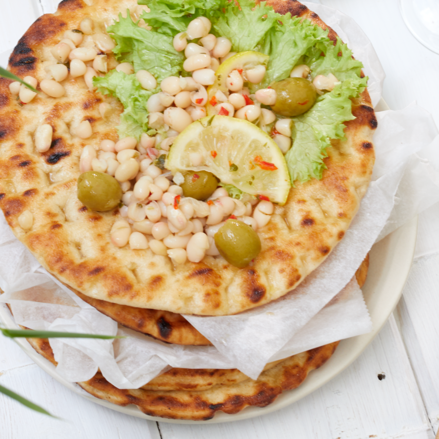 Spaanse witte bonen met olijven in citroen vinaigrette