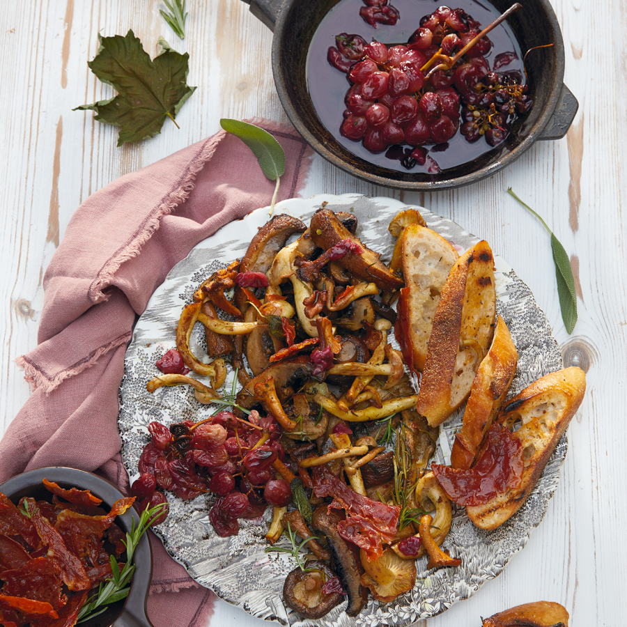 Paddenstoelen met krokante serranoham, port en rozemarijn