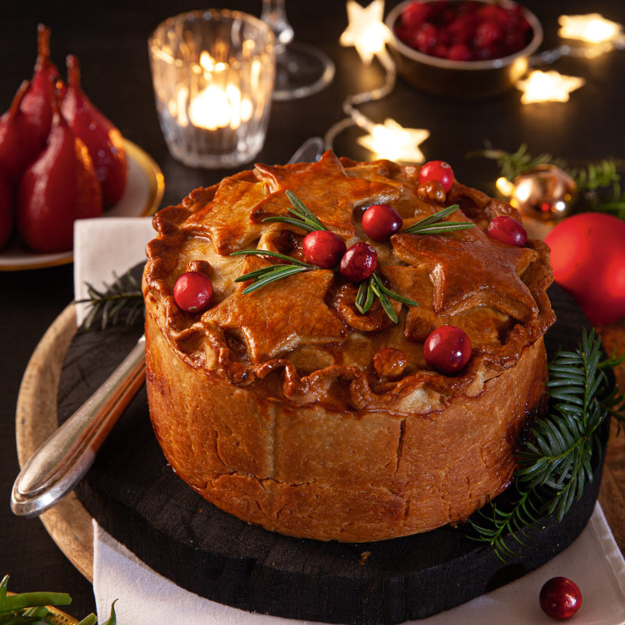 Kerst pastei met gedroogde pruimen, hazelnoten en cranberries