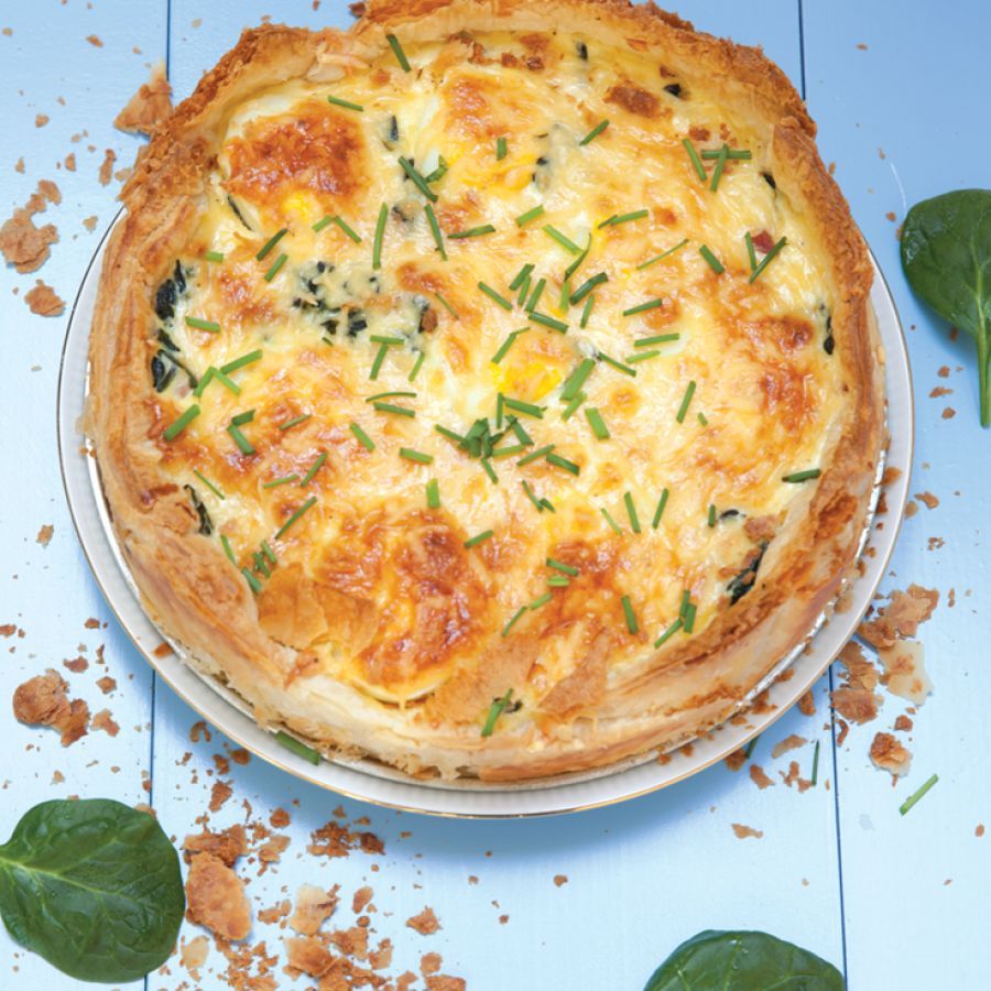 Hartige taart met spinazie, ham en eieren