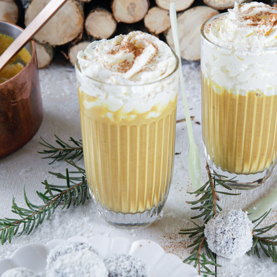 Pompoen spice latte met kokos dadelballetjes
